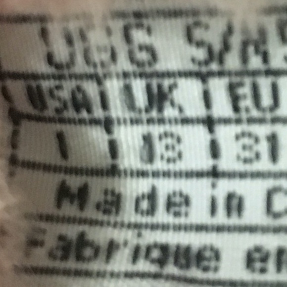 UGG Girl's Pink Sheepskin Thong Slippers Size 1 - New - Picture 6 of 6